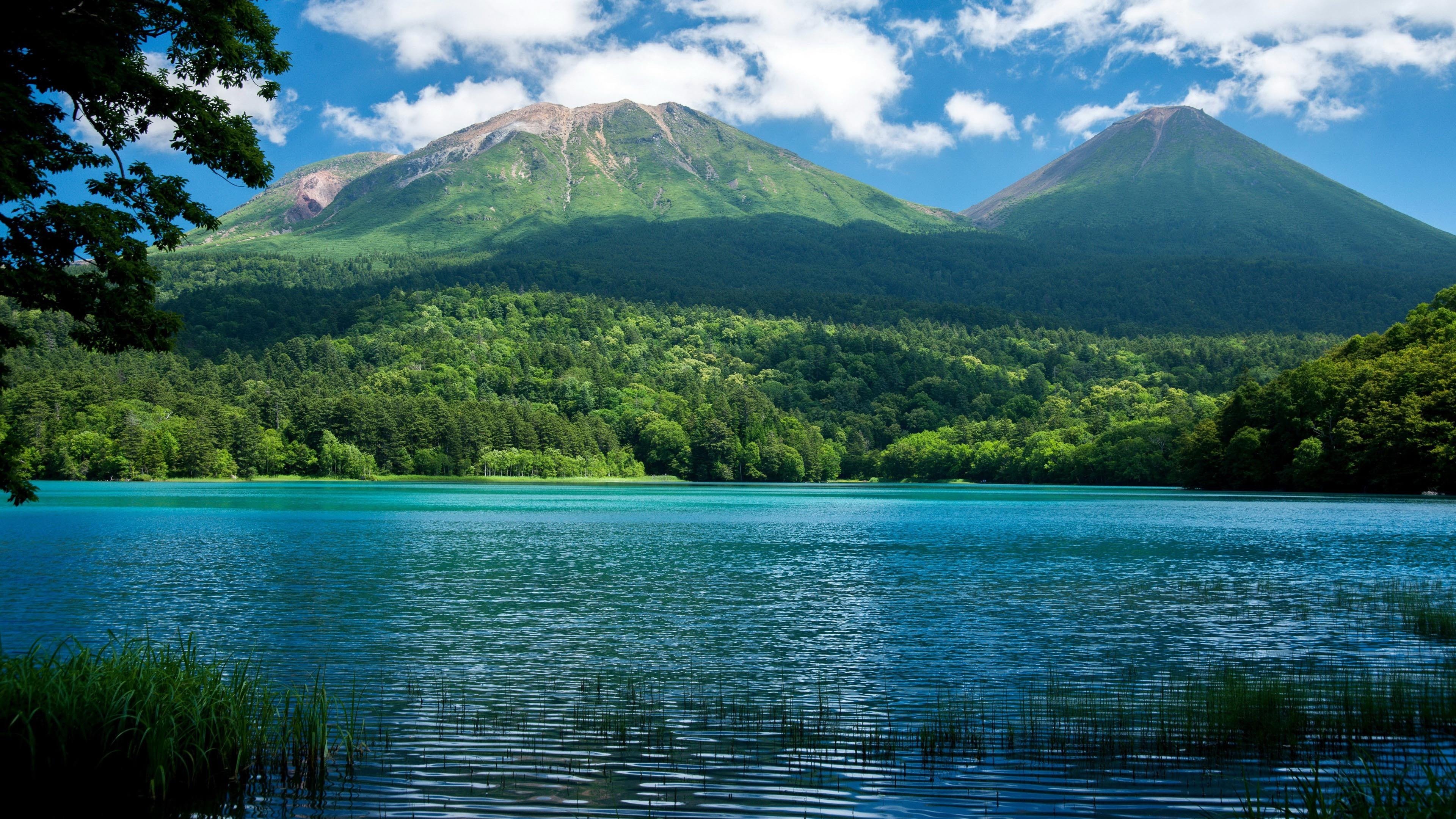 炎炎夏日,微波粼粼,蓝天白云,青山绿水,风景大片