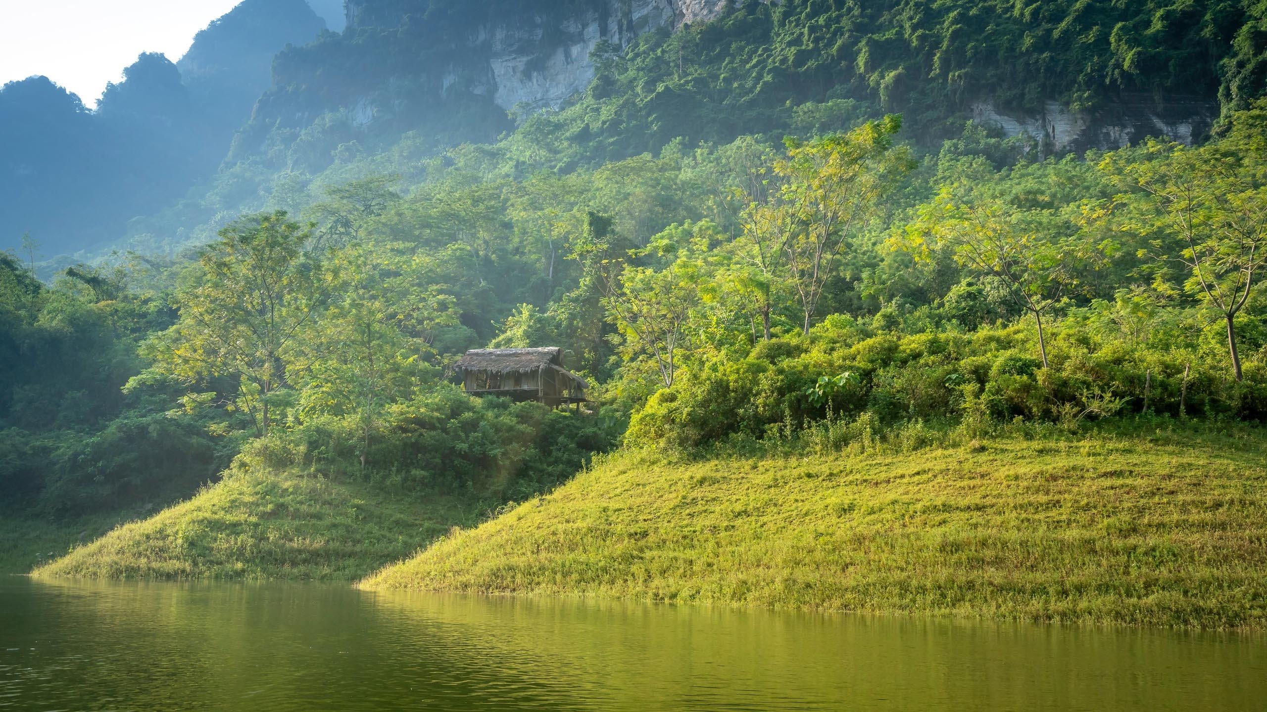 自然风光,小屋,山脚,树林,江岸,风景大片