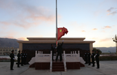 国庆高原边防官兵举行升旗仪式表达忠诚