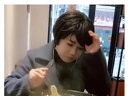 夏天就是要穿露肩上衣，选对搭配轻松拥有显瘦修饰度！