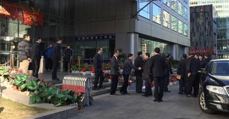 证监会副主席方星海等人排队与肖钢握手言别