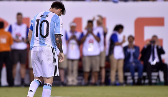 阿根廷痛失美洲杯冠军 魔咒面前梅西低头落寞