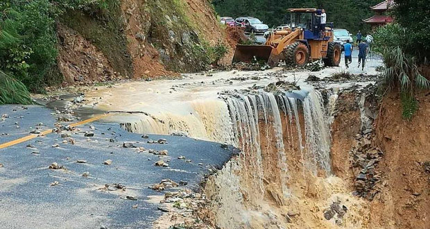 广西遭遇特大暴雨 河水暴涨致山体滑坡