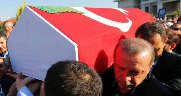 土耳其总统扛遇难者棺材 出席葬礼潸然泪下