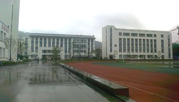 学校简介 四川省青川中学创办于1943年,是四川省重点中学,广元市名