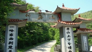 简介 神雾山风景区 神雾山风景区沿江西武宁县杨洲乡西南行进20余里