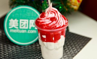 草莓\/蓝莓\/巧克力圣代,营养丰富、品味独特