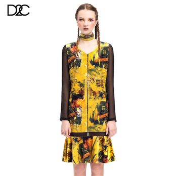 D2C 设计师邱梓豪冬季新款油画丝绒V领大下摆