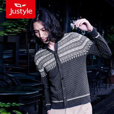 <em>时尚</em>民族风繁复花纹图案男士翻领长袖<em>加厚</em>型针