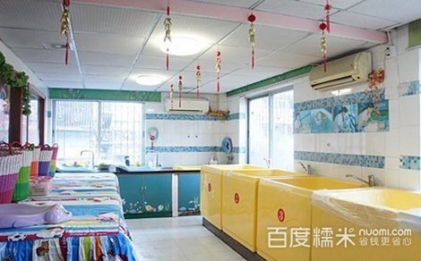 0到8个月宝宝游泳洗澡1次!抚触+游泳+洗澡,可