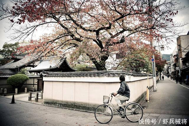 如今的日本天皇还有什么权力吗?