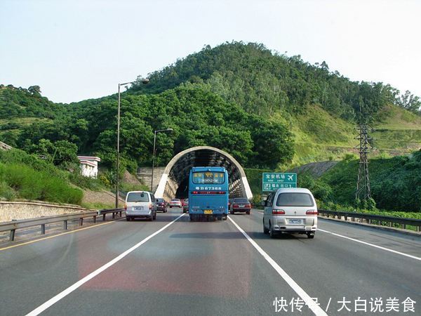 中国最赚钱高速公路，耗资7.7亿，年收入28亿，却常堵车爆满