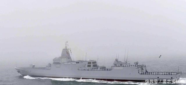 海军首艘万吨入列