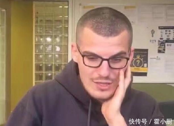 美国小伙到中餐厅吃饭,给服务员6美元小费,老