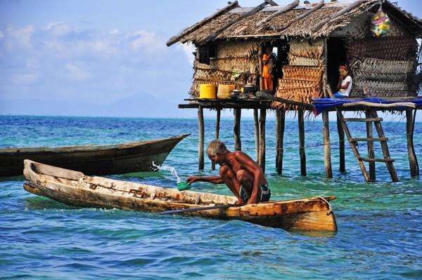 生活在大海上的民族，他们没有国籍很少去陆地，靠捕鱼为生！