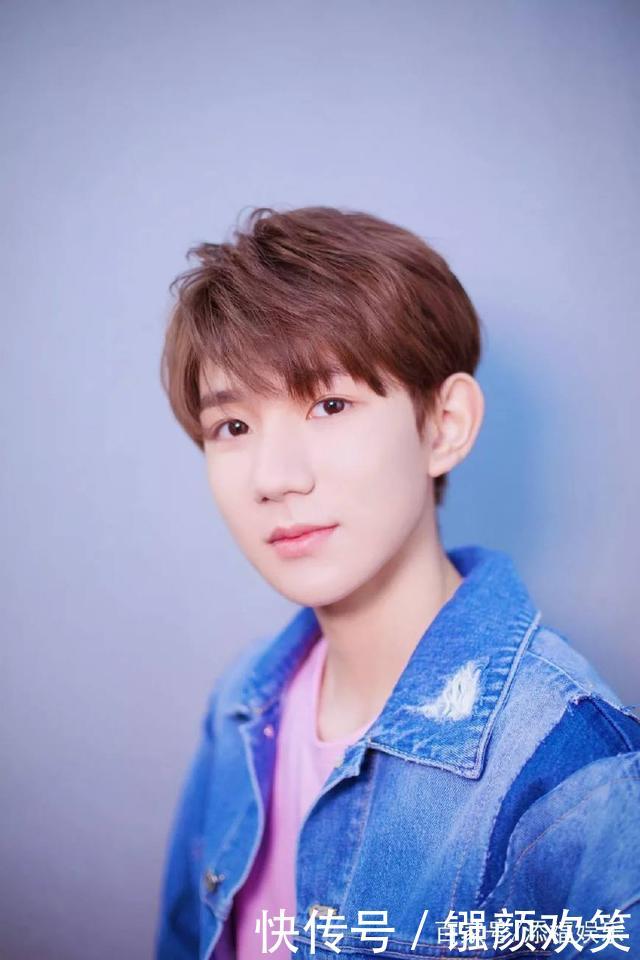 微笑时露牙齿的明星郑爽很甜,迪丽热巴很明媚