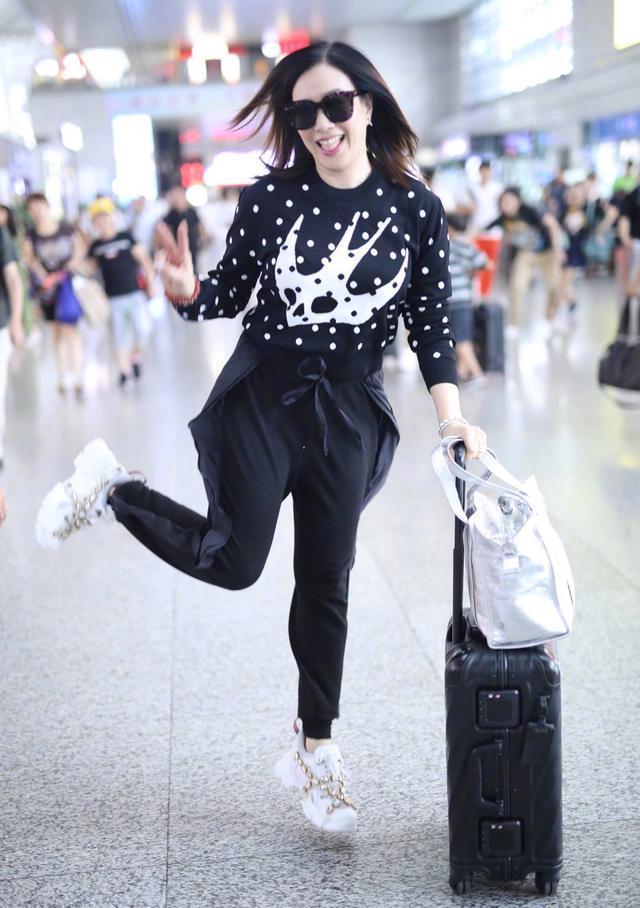 47岁钟丽缇为爱情力拼第4胎,试管用药导致发福