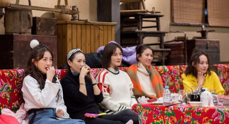 章子怡袁咏仪围攻谢娜,张嘉倪再次遭排挤,妻