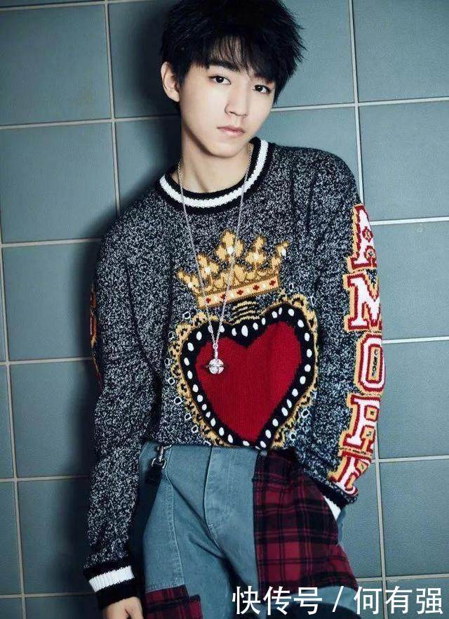 王俊凯、易烊千玺塑料外套也能穿的这么帅,网