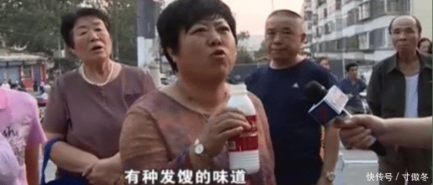 超市冰柜出故障,顾客买的酸奶发出苦味,负责人称顾客也有问题