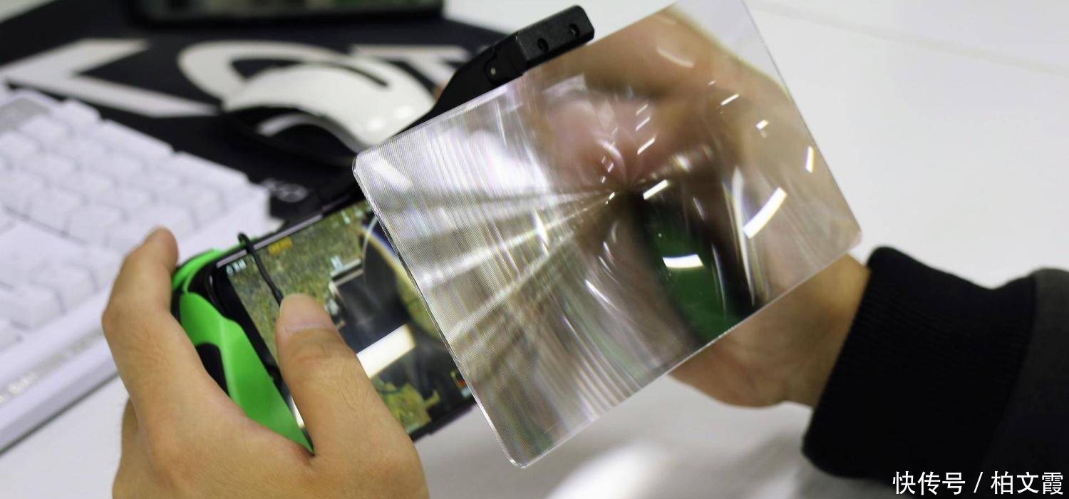 双屏手机也敢叫物理外挂 被这个吃鸡手柄吊打