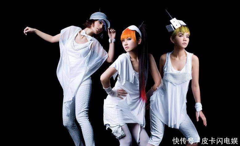 当年的she,selina离婚,hebe至今单身,只有ella事业爱情双丰收