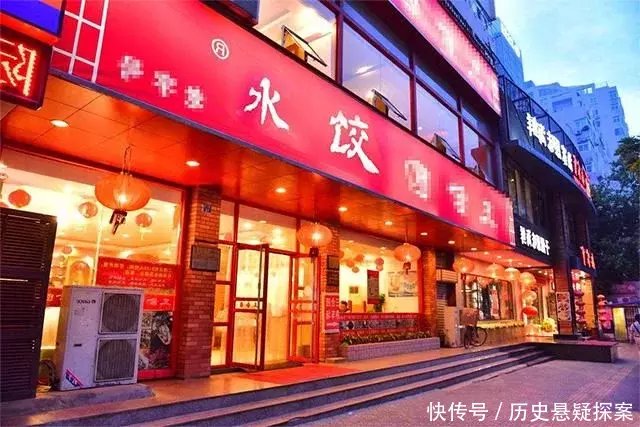 农民工去吃水饺，被老板拦住不让进门，民工提一要求，老板傻了！