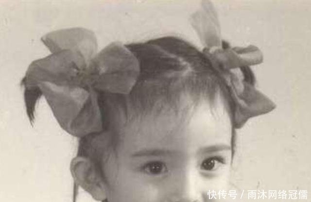 杨幂爸爸晒女儿小时候照和现在对比说 还是小