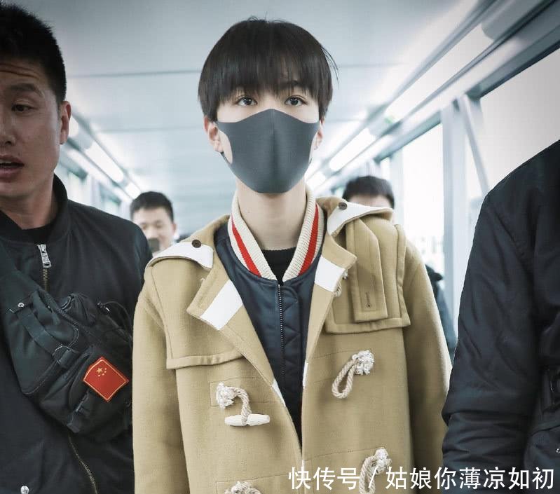 王俊凯、王源和易烊千玺穿同款大衣,因颜值太