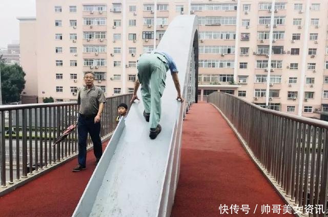 北京安化楼东这座过街天桥本是为便民为安全,