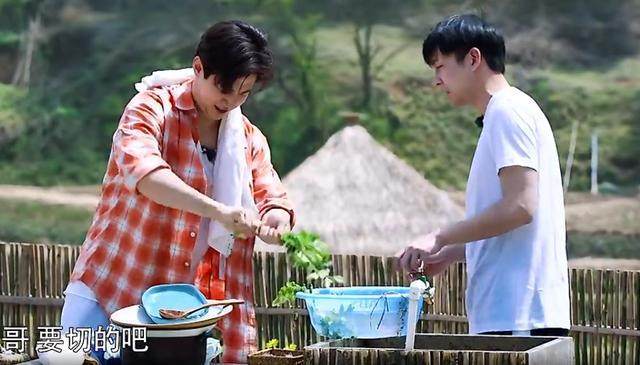 大华人设崩塌,网友:看见黄磊进来刘宪华就拿锅