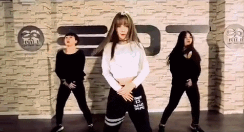 袁姗姗幽默调侃李小璐夜宿事件,你又不去做头发