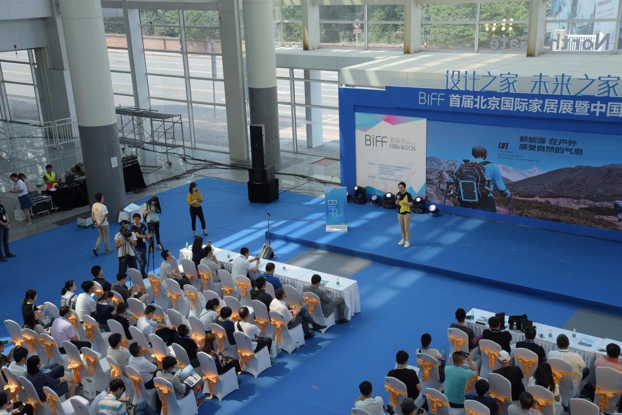 新能源不是玩概念 RENOGY新品亮相国际家具展(图1) 新能源不是玩概念 RENOGY新品亮相国际家具展(图1)