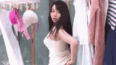 妹子,动画片开始了,你别走神啊