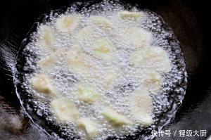 逢年过节百吃不厌的一道菜“红烧茄子”其实做法很简单!