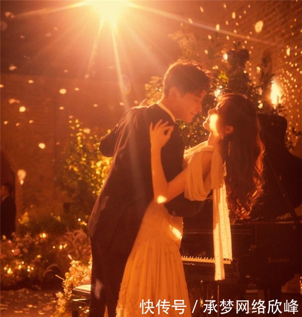 唐嫣罗晋晒婚纱照公布喜讯,胡歌微博沦陷,网友