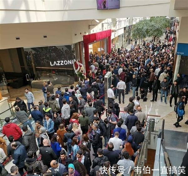 华为P30系列海外发售,粉丝彻夜排队抢购这画