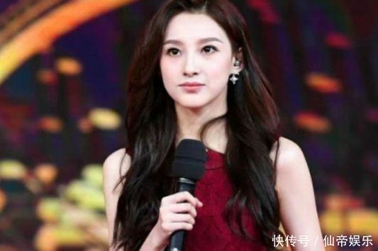 央视新来一位美女主播颜值也太高了,网友:比董