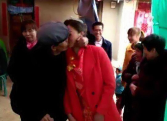 农村大爷也娶了28岁小媳妇 - 红玫瑰 - 红玫瑰 城里流行老少配:农村大爷也娶了28岁小媳妇 -红玫瑰 - 红玫瑰的博客