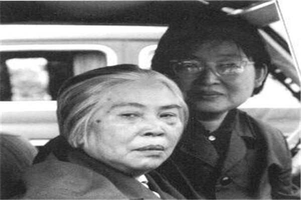 她是毛主席最难忘怀的女人,长征期间为主席流产三次,后来再也没