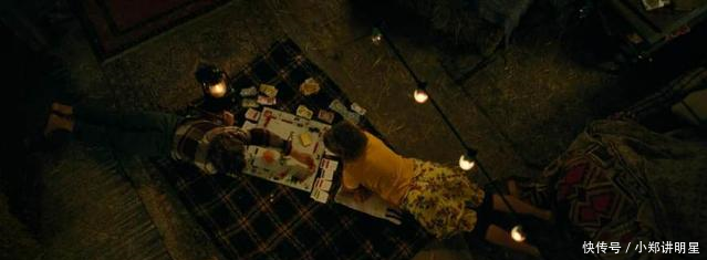 史上最强孕妇,分娩后隔天就端枪打怪兽,B级片