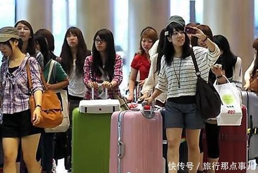 韩国美女组团到中国度假,原以为是个落后国家