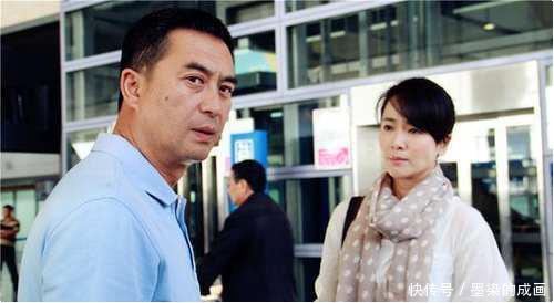 张嘉译两任妻子对比,张嘉译两任妻子对比照片