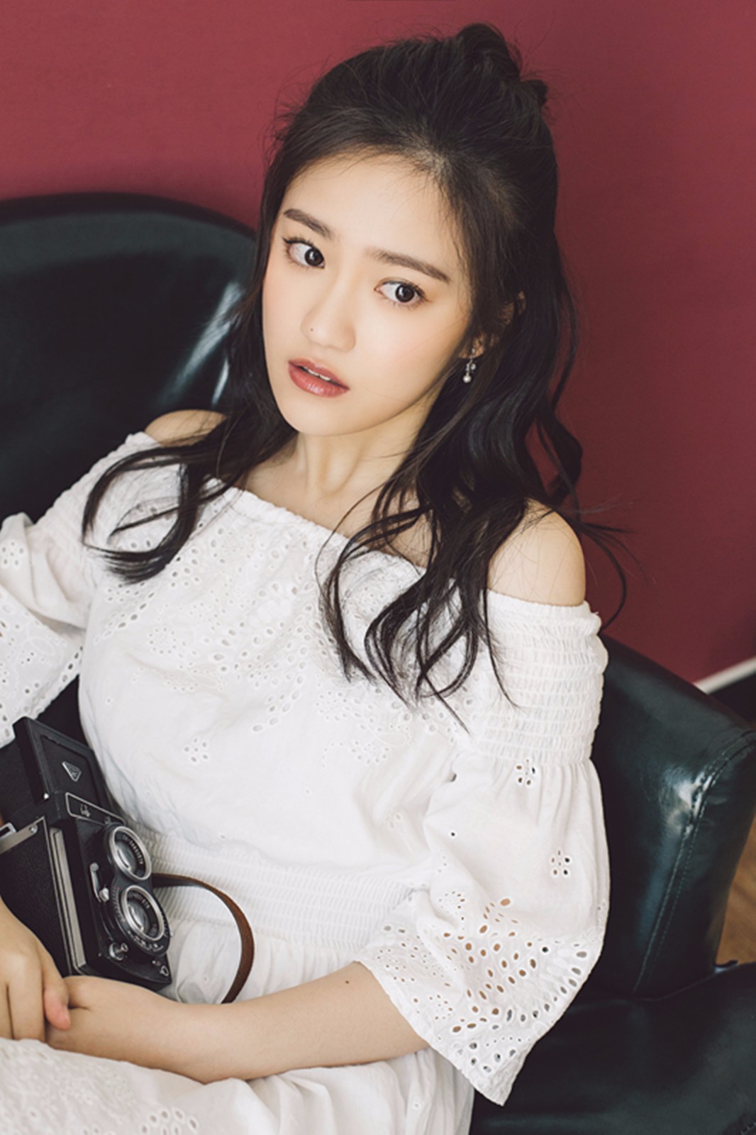 汤梦佳全新写真曝光 温婉灵动尽展迷人魅力