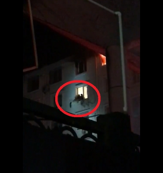 【转】北京时间 惊心动魄!消防5楼窗台探身徒手接住母女 - 妙康居士 - 妙康居士~晴樵雪读的博客 【转】北京时间 惊心动魄!消防5楼窗台探身徒手接住母女 - 妙康居士 - 妙康居士~晴樵雪读的博客