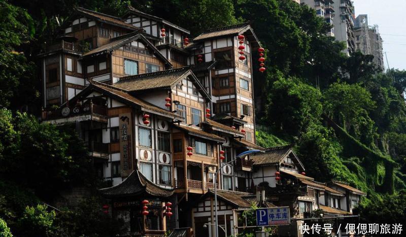 重庆人民真暖心,直接封桥让游客拍照打卡!