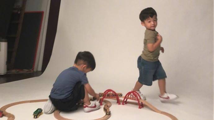 宝宝抢玩具,对应三种情况三种方法,你该怎么办