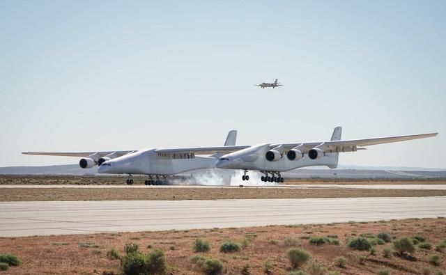 全球最大飞机平流层发射巨型双身飞机首飞
