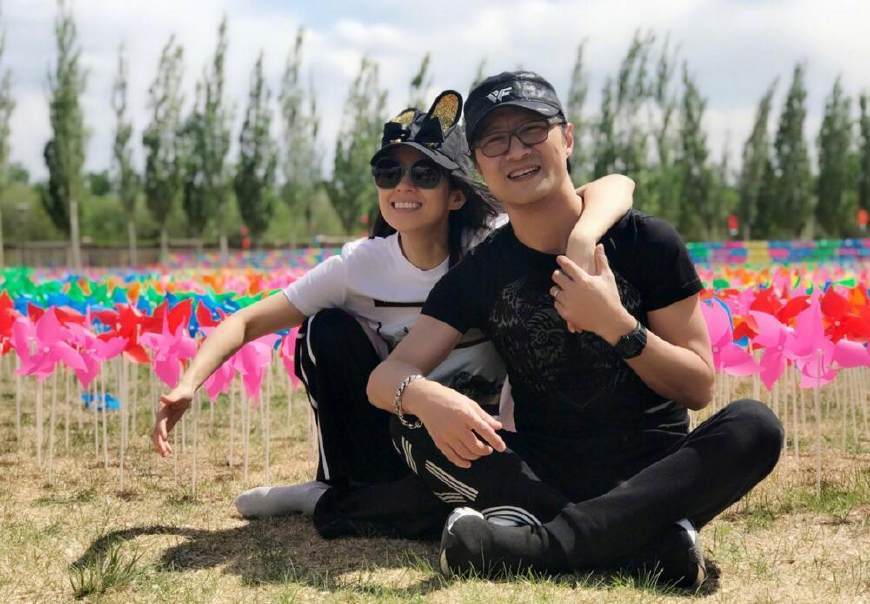 章子怡晒照片庆祝结婚3周年,汪峰积极回应,终