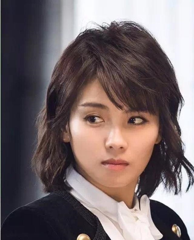 郑爽化身煎饼西施 鹿晗成为足球教练,明星都爱